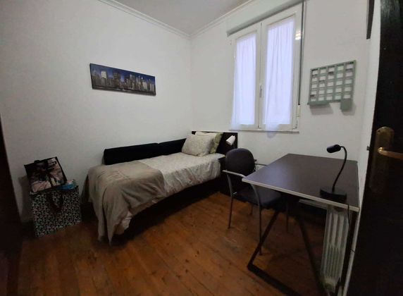 Foto 2 de Compartir piso en calle Cabrales de 4 habitaciones y 83 m²
