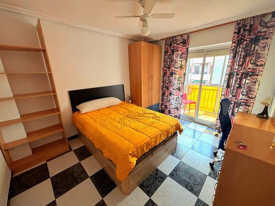 Foto 1 de Compartir piso en avenida Alcoy de 4 habitaciones con terraza y muebles