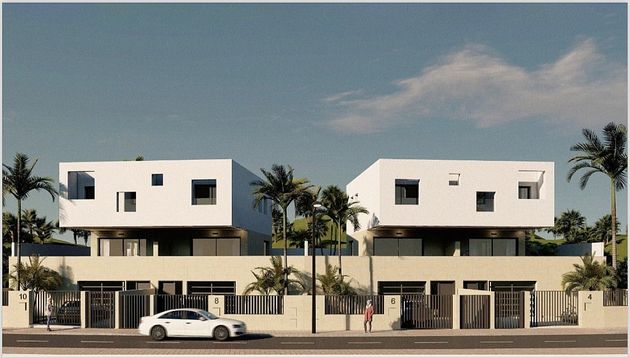 Foto 2 de Casa adossada en venda a calle Mará Montessori de 3 habitacions amb terrassa i garatge