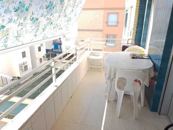 Foto 1 de Apartament en lloguer a calle Illes Canaries de 2 habitacions amb terrassa i piscina