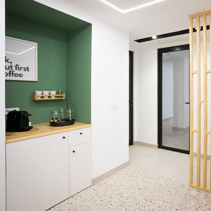 Foto 2 de Oficina en lloguer a calle Leandro Fernández de Moratin de 1 habitació amb mobles i aire acondicionat