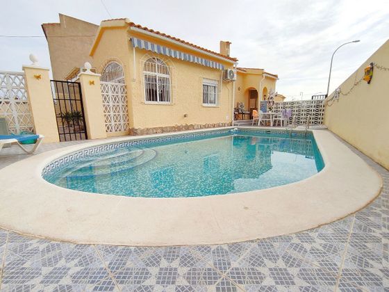 Foto 1 de Casa en venta en glorieta La Plana de 3 habitaciones con terraza y piscina