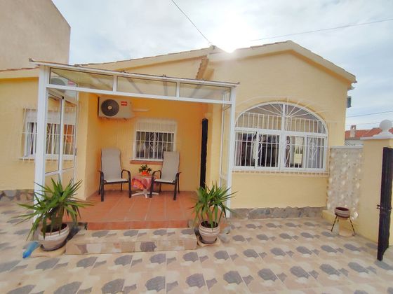 Foto 2 de Casa en venda a glorieta La Plana de 3 habitacions amb terrassa i piscina