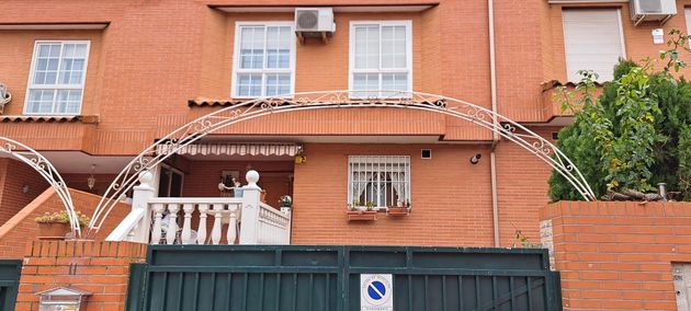 Foto 1 de Venta de casa adosada en calle Marie Curie de 4 habitaciones con garaje y jardín
