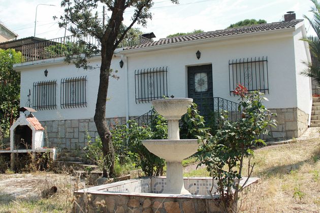 Foto 1 de Xalet en venda a calle Los Pinos de 3 habitacions amb terrassa i piscina