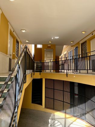 Foto 2 de Pis en venda a calle Callejuela del Carmen de 2 habitacions amb mobles i balcó