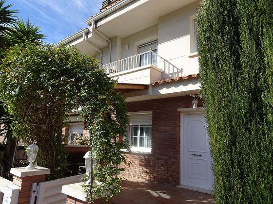 Foto 1 de Casa en venda a plaza Ricardo Lozano de 4 habitacions amb terrassa i garatge