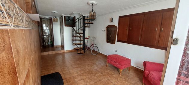 Foto 2 de Casa adossada en venda a calle San Pedro de 3 habitacions i 94 m²