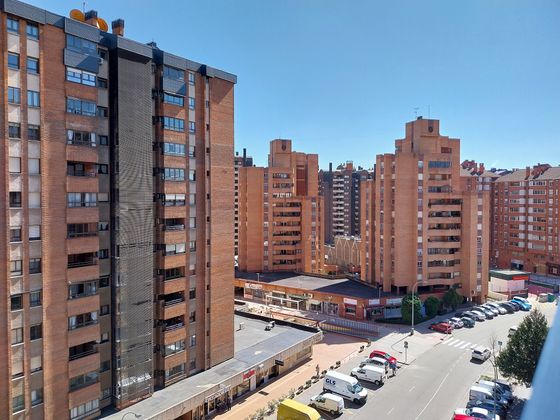 Foto 1 de Venta de piso en calle Mateo Seoane Sobral de 4 habitaciones con terraza y garaje