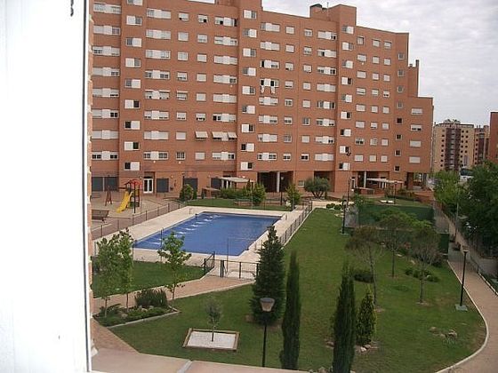 Foto 1 de Pis en venda a avenida Avda de Los Rosales de 1 habitació amb piscina i jardí