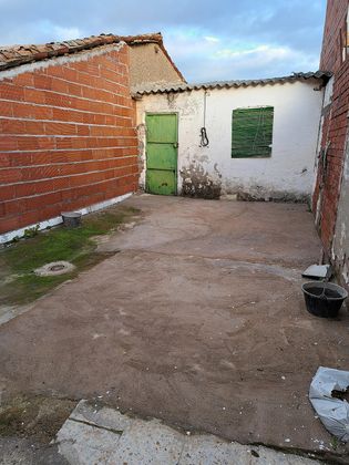 Foto 2 de Venta de casa en calle Valdezarza de 4 habitaciones con aire acondicionado