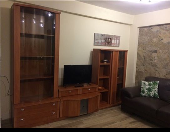Foto 2 de Alquiler de apartamento en calle Gustavo Adolfo Bequer de 1 habitación con garaje y muebles