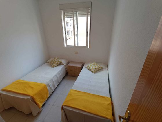 Foto 2 de Apartament en venda a calle Almazora de 2 habitacions amb terrassa i mobles