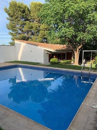Foto 1 de Venta de villa en calle Arganda de 7 habitaciones con terraza y piscina