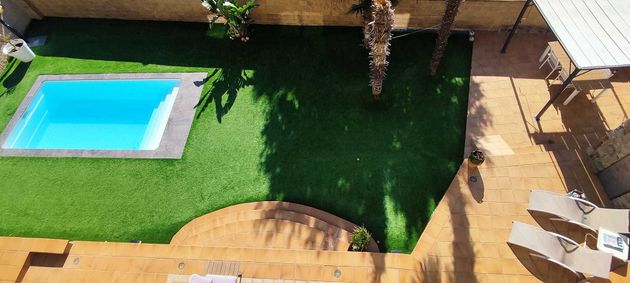 Foto 2 de Xalet en venda a calle El Serrat de 4 habitacions amb terrassa i piscina