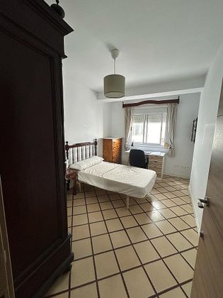 Foto 1 de Compartir pis a calle Pedro Antonio de Alarcón de 3 habitacions amb mobles i balcó