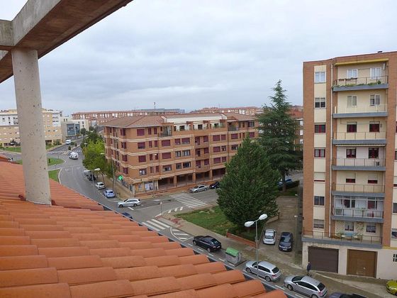 Foto 1 de Ático en venta en calle Zaragoza de 4 habitaciones con terraza y garaje