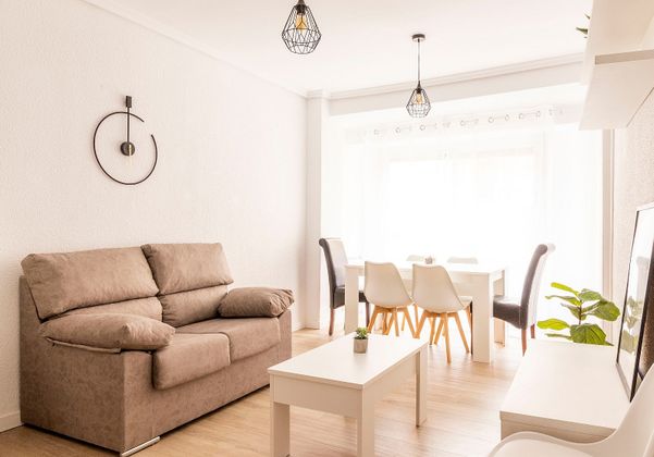 Foto 1 de Alquiler de apartamento en calle Bartolome Reus de 4 habitaciones con muebles y calefacción
