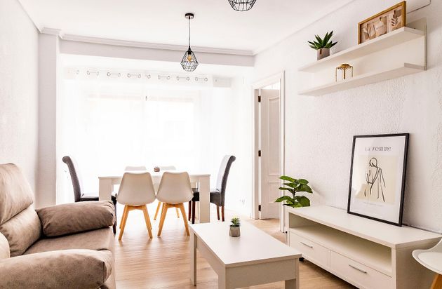 Foto 2 de Apartament en lloguer a calle Bartolome Reus de 4 habitacions amb mobles i calefacció