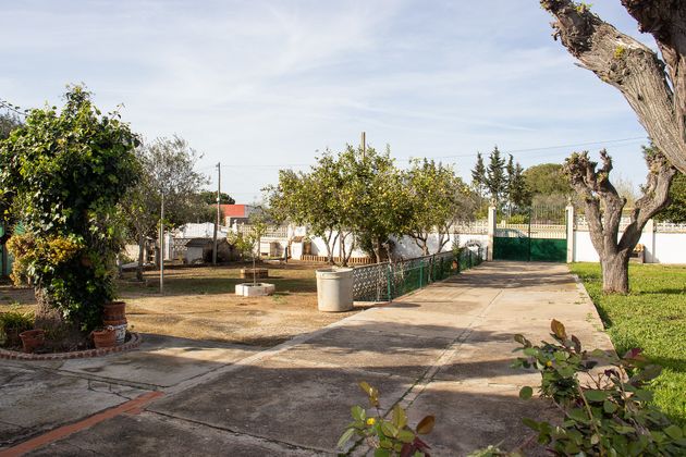 Foto 2 de Xalet en venda a calle Capricornio de 3 habitacions amb piscina i jardí
