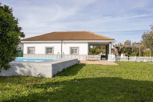 Foto 1 de Chalet en venta en calle Capricornio de 3 habitaciones con piscina y jardín