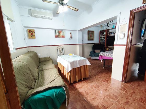 Foto 1 de Casa en venda a calle El Coronil de 4 habitacions amb terrassa i garatge