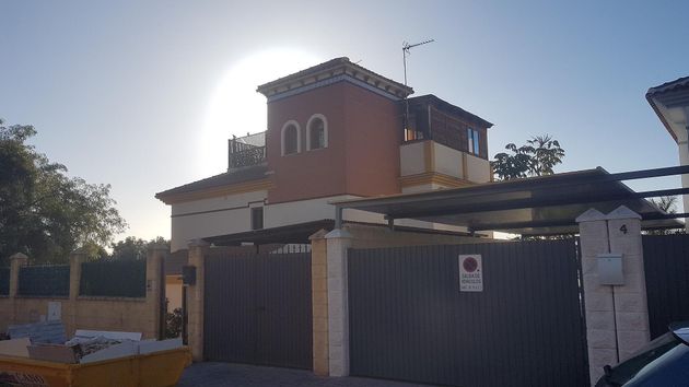 Foto 2 de Xalet en venda a calle Serrezuela de 5 habitacions amb terrassa i piscina