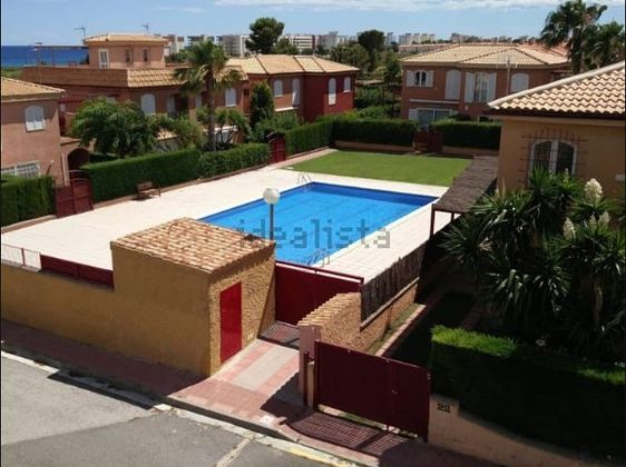 Foto 1 de Venta de apartamento en calle Mercé Rodoreda de 2 habitaciones con terraza y piscina