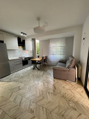 Foto 2 de Venta de apartamento en calle De Les Neus de 2 habitaciones con garaje y muebles