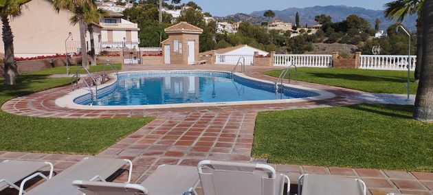Foto 2 de Casa adossada en venda a calle Alcub de 3 habitacions amb terrassa i piscina