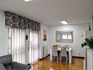 Foto 2 de Venta de piso en calle Concejo de Azpa de 4 habitaciones con garaje y muebles