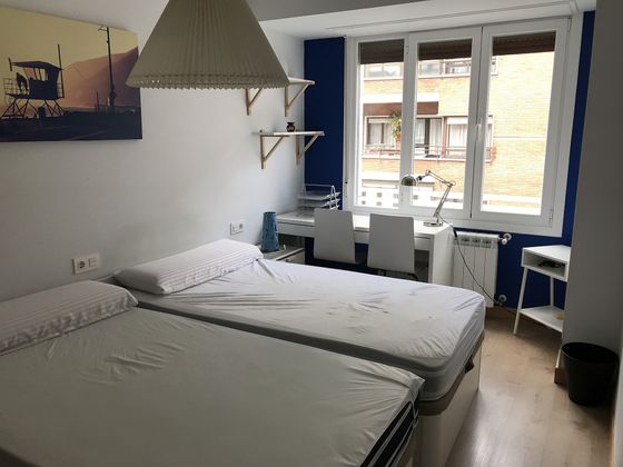 Foto 1 de Compartir pis a calle Miranda de Ebro de 3 habitacions amb mobles i calefacció