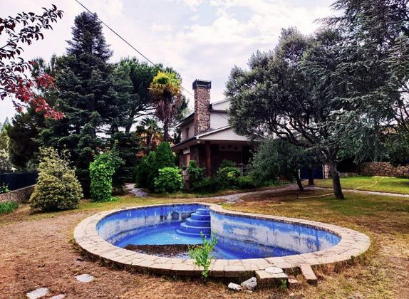 Foto 1 de Xalet en venda a calle Capilla de 4 habitacions amb piscina i garatge