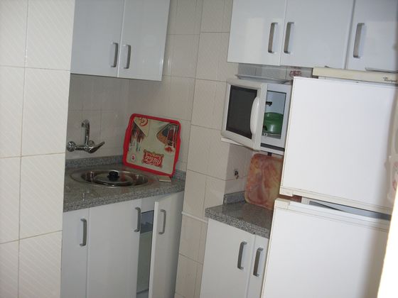 Foto 2 de Venta de casa en calle Valeriano Becquer de 3 habitaciones con muebles