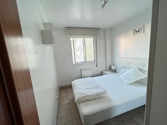 Foto 2 de Pis en lloguer a calle Mourel de 3 habitacions amb mobles i calefacció