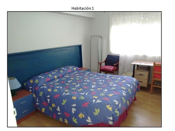 Foto 1 de Compartir piso en calle Urzaiz de 3 habitaciones con muebles y balcón
