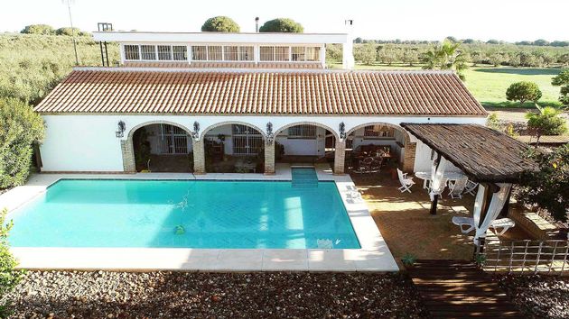 Foto 1 de Chalet en venta en carretera De Los Pinares de 4 habitaciones con terraza y piscina