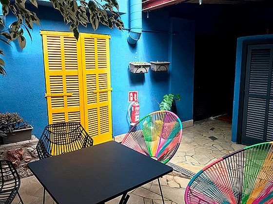 Foto 2 de Local en venda a carretera Plaça Hostals amb terrassa i mobles