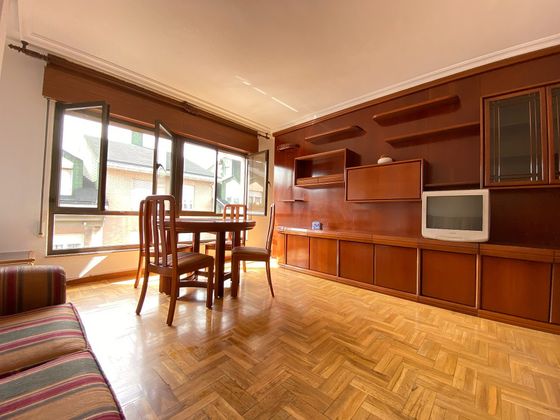 Foto 2 de Pis en venda a calle Naranjo de Bulnes de 4 habitacions amb terrassa i ascensor