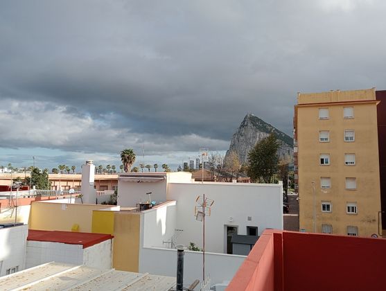 Foto 1 de Casa en venda a pasaje Español de 3 habitacions amb terrassa