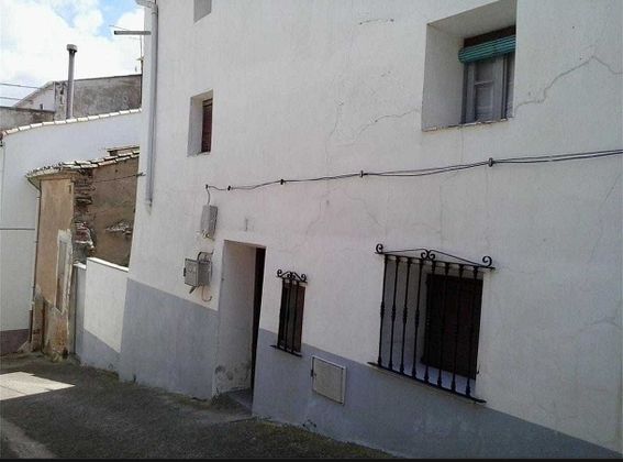 Foto 1 de Casa adossada en venda a calle Torreón de 3 habitacions amb jardí i mobles