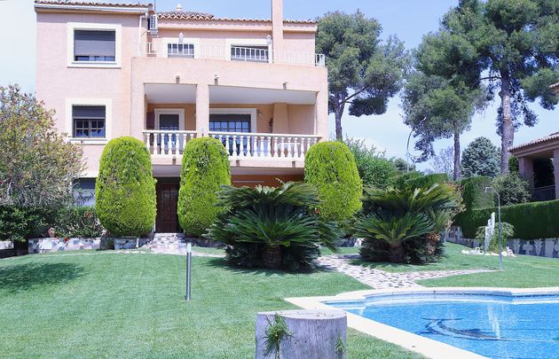 Foto 2 de Villa en alquiler en avenida Santa Apolonia de 3 habitaciones con terraza y piscina