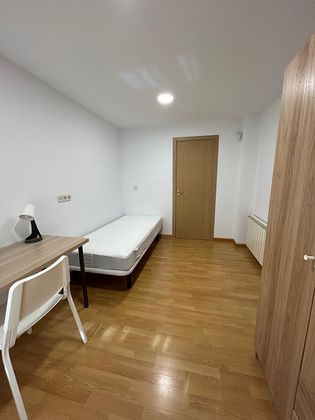 Foto 1 de Apartament en lloguer a calle Muelle de 4 habitacions i 69 m²