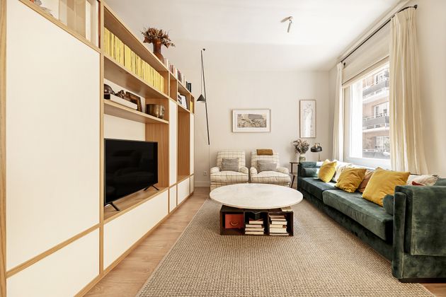 Foto 1 de Apartament en venda a calle Naciones de 3 habitacions i 117 m²