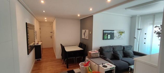 Foto 2 de Venta de piso en calle Dr Waksman de 2 habitaciones con garaje y muebles