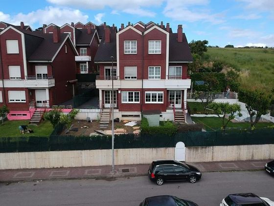 Foto 1 de Casa en venda a avenida La Cerrada de 3 habitacions amb terrassa i piscina