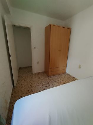 Foto 1 de Compartir piso en calle Baixa la Mar de 5 habitaciones con muebles y balcón