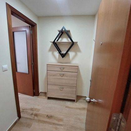 Foto 1 de Apartamento en alquiler en avenida Avda Xunqueira de 2 habitaciones con garaje y muebles