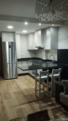 Foto 2 de Apartamento en alquiler en avenida Avda Xunqueira de 2 habitaciones con garaje y muebles