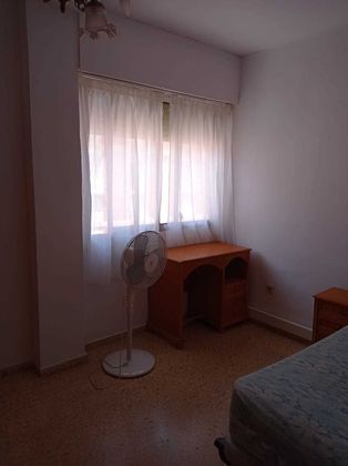 Foto 2 de Piso en venta en plaza Autonomia Aragonesa de 3 habitaciones con terraza y muebles